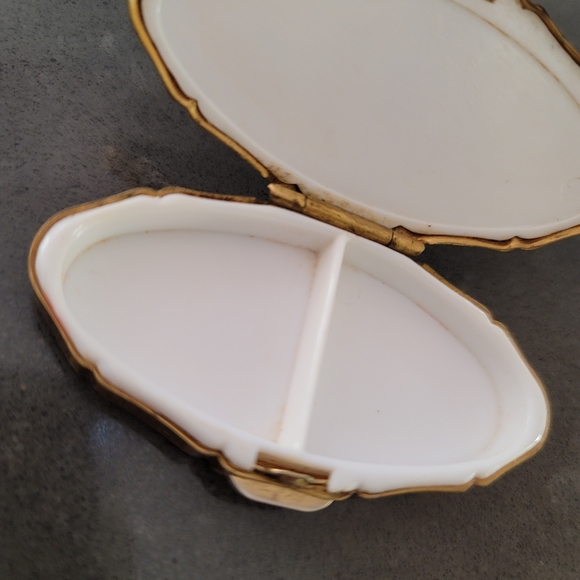 Vintage Stratton Floral Pill/Solid Purfume Case - Picture 12 of 12